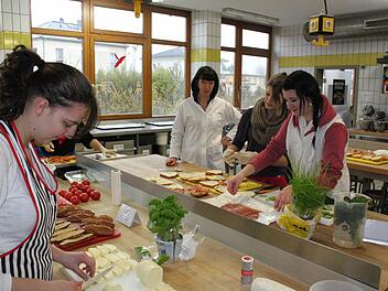 In der Berufsschule in Garitz werden unter anderem Fachverkäuferinnen im Lebensmittelhandwerk unterrichtet. Foto: Mäuser