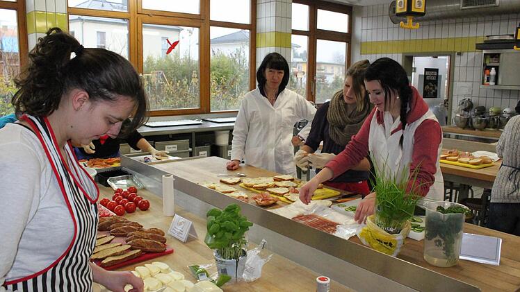 In der Berufsschule in Garitz werden unter anderem Fachverkäuferinnen im Lebensmittelhandwerk unterrichtet. Foto: Mäuser