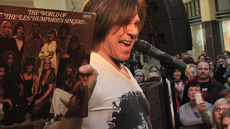 Jürgen Drews am Dienstagabend bei seinem Auftritt im Einkaufszentrum Fritz. Foto: Jürgen Gärtner