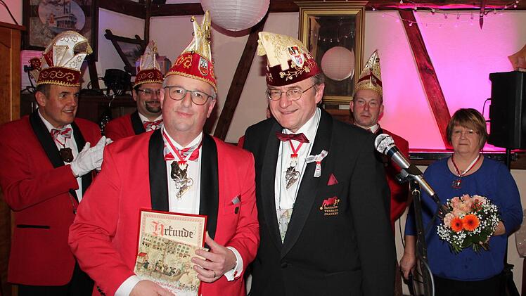 Nach der Ehrung verdienter Fousanaochter (von links): Thomas Auer, Stefan Wicklein, Matthias Simon, Wieland Beierkuhnlein, Michael Lang und Petra Söhnlein. Foto: Friedwald Schedel