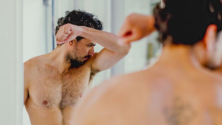 Rieche ich unangenehm? - Eine letzte Pr&uuml;fung vor dem Spiegel.