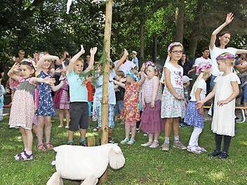 Die Kinder feierten im Jubiläumsjahr des Kindergartens ein "Dorf-Kerwafest".  Foto: Mathias Erlwein