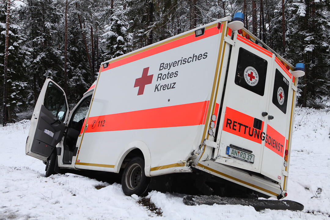Kreis Ansbach: Auto kracht in Rettungswagen
