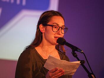 Hannah Conrady aus Münnerstadt beim Poetry Slam. Christine Schikora
