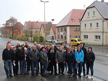 Sie alle freuen sich auf die Neugestaltung des Ortskerns in Wachenroth.Foto: Evi Seeger