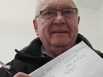 Das eine führte zum anderen,  Schlüssel, Kuvert,  Gerhard Hertel. Nun hat  Gerhard Hertel endlich die junge Frau wiedergefunden, die ihm den verlorenen Autoschlüssel zurückbrachte. an