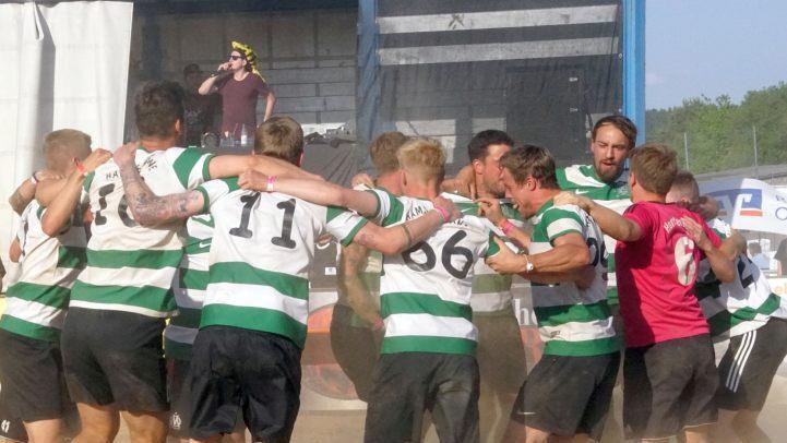 Nach dem dritten Titel beim Beachsoccer-Cup in Isling war die Freude im Team der Ebensfelder "Hamsterbande" nat&uuml;rlich gro&szlig;.