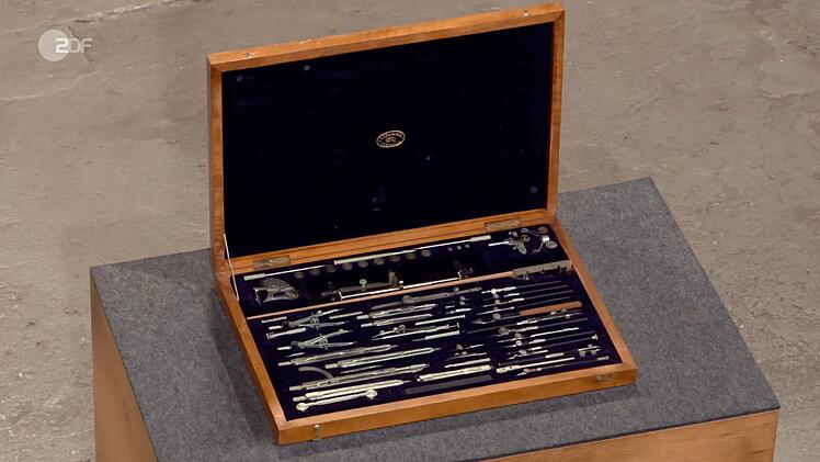 Einen Zirkelkasten von E. O. Richter & Co. datierte Detlev K&uuml;mmel in den 1950er Jahren bis 1962.