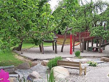 Über einen "traumhaften Garten" verfügt laut Leiterin Nina Klett der Kindergarten in Scheuerfeld. Am Samstag, 4. Juli, wird in diesem Garten das Jubiläum gefeiert. Foto: Kindergarten
