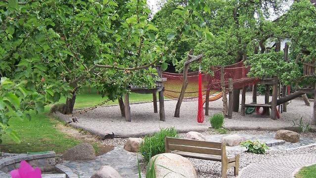 Über einen "traumhaften Garten" verfügt laut Leiterin Nina Klett der Kindergarten in Scheuerfeld. Am Samstag, 4. Juli, wird in diesem Garten das Jubiläum gefeiert. Foto: Kindergarten