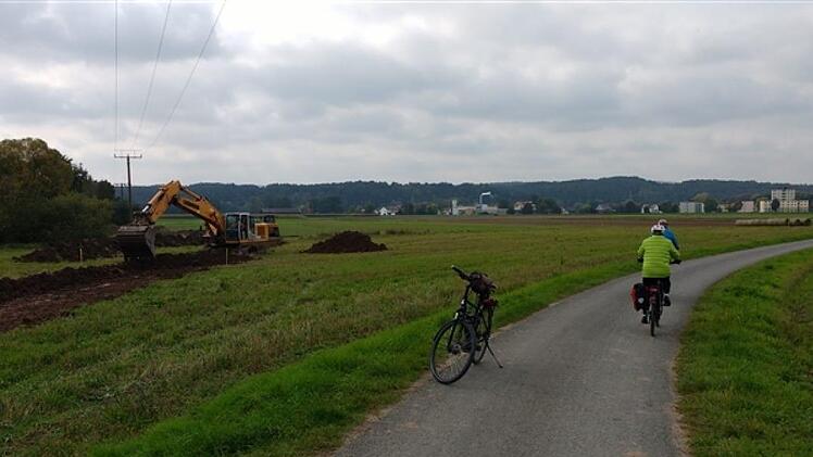 In der Mainleuser Au laufen die Vorarbeiten für die Nassauskiesung auf der reduzierten Fläche von sieben Hektar. Vorausgegangen sind zehn Jahre Protest der Bürgerinitiative. Foto: privat