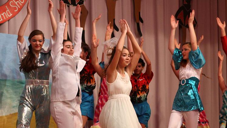 Showtanz der Brückenauer Teenies, das Musical Mama Mia. Foto: Thomas Dill