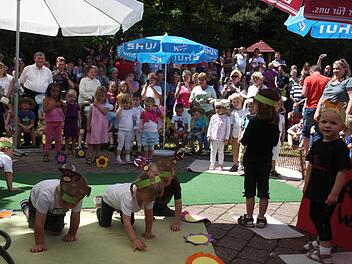 Die Obertrubacher Kindergartenkinder hatten viel Spaß und die Aufmerksamkeit der Zuschauer. Fotos: Galster