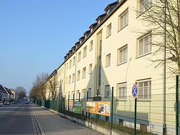Künftig mit Aufzug? Pines-Häuser an der Zollnerstraße. Foto: Archiv/Ronald Rinklef