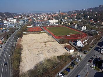 Hier, an der Ecke Bamberg/Karchestraße, entsteht die neue Halle.  Foto: Volkmar Franke / www.hochbild-design.de