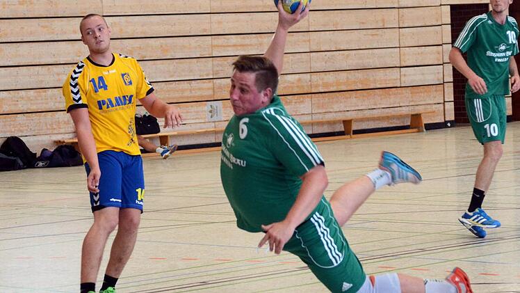 Der HC Bamberg (grüne Trikots) entschied das Turnier in Herzogenaurach dank der stärksten Offensive für sich, unterlag aber den Gastgebern.