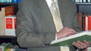 Der Kulmbacher Rechtsanwalt und Vorsitzende der Verkehrswacht, Jürgen Schmidt, hält das Portal für "sehr problematisch".