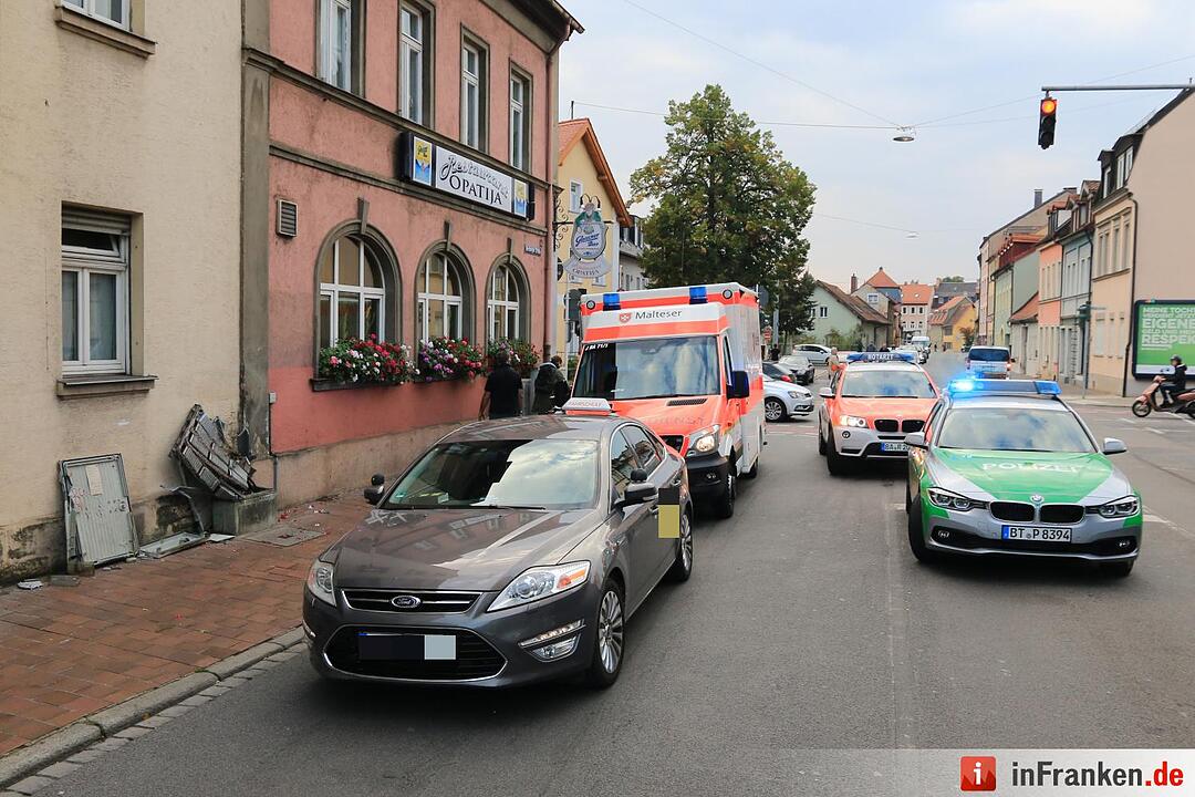 Motorradfahrschüler prallt in Bamberg gegen Stromkasten