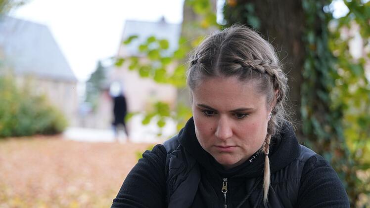 "Das ist wie eine Wunde, die wächst zu, aber die Narben sehe ich doch immer", weint Ann-Kristin in der ZDF-Reportage.