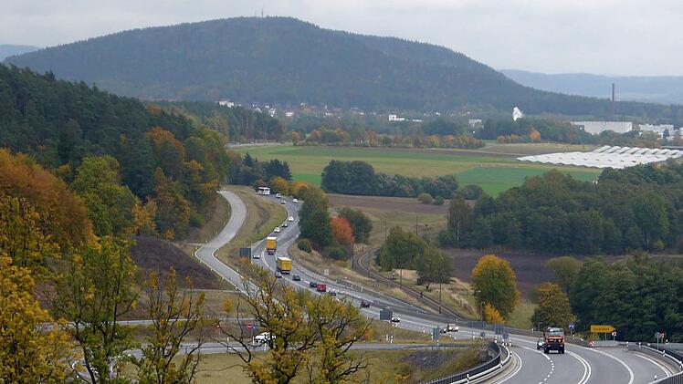 Die überlastete Bundesstraße 4 zwischen Mönchröden und Haarbrücken. Foto: Berthold Köhler