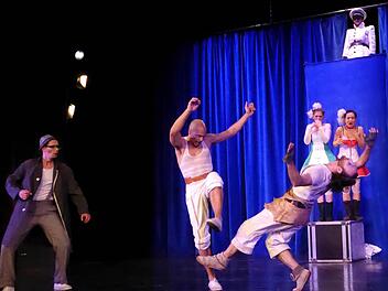 Action pur auf der Bühne beim Gastspiel der Shakespeare Company Berlin im Rahmen des 32. Theaterrings der Stadt Bad Kissingen. Foto: Gerhild Ahnert