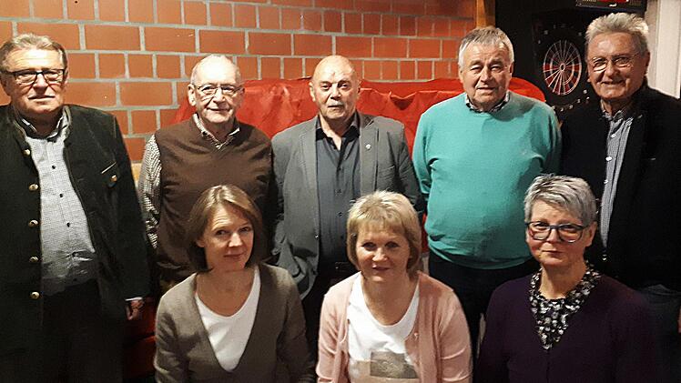 Im Bild die Geehrten (hinten, von links)  Gerhard Wende, Georg Dörnhöfer, Wolfgang Kaske,  Herbert Meisel und Manfred Kerl sowie (vorne, von links) Claudia Wiesner, Anita Grasgruber und Petra Merkel.