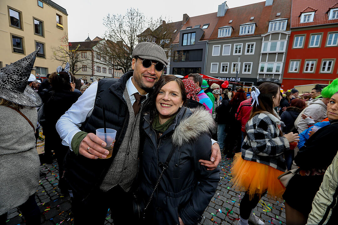 Große Party nach dem Faschingsumzug am Marktplatz.