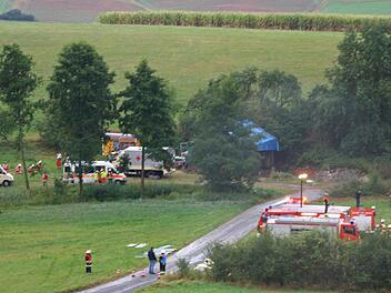 Die Wiesen zwischen der B 85 und dem Anstieg nach Tennach waren Schauplatz der Übung. Fotos: Katrin Geyer