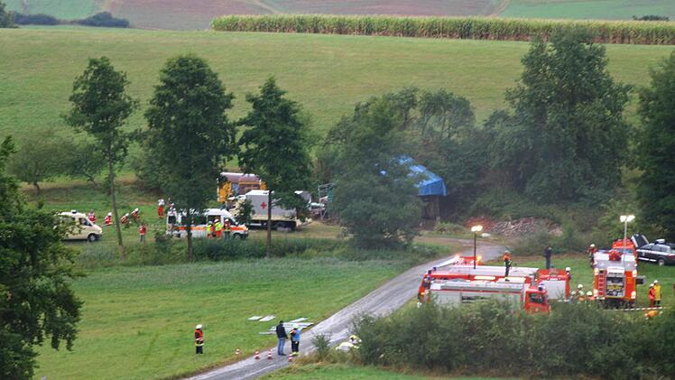 Die Wiesen zwischen der B 85 und dem Anstieg nach Tennach waren Schauplatz der Übung. Fotos: Katrin Geyer