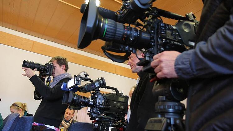 Das Medieninteresse war groß. Viele Fernsehsender kamen zur Pressekonferenz.