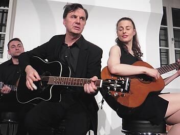 Drei für Johnny Cash: (v. l.) Ralf Wunschelmeier, Volker Ringe, Julia Leinweber  Foto: Rudolf Görtler