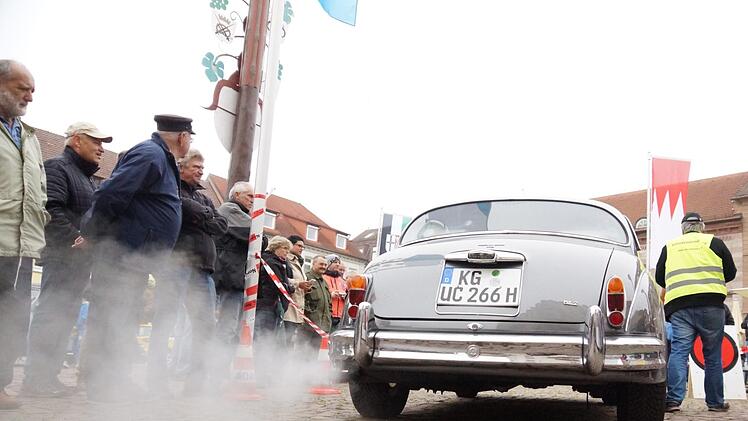 Der Marktplatz ist wieder Start und Ziel für Oldtimer-Fahrer.Foto: Archiv/Arkadius Guzy