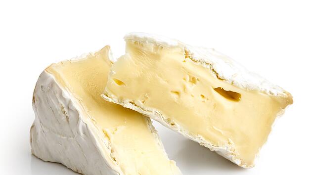 Zwei Stücken Camembert