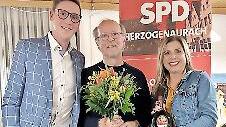 Die Vorsitzenden Jens Schäfer (links) und Claudia Belzer ehrten Jürgen Jansen.