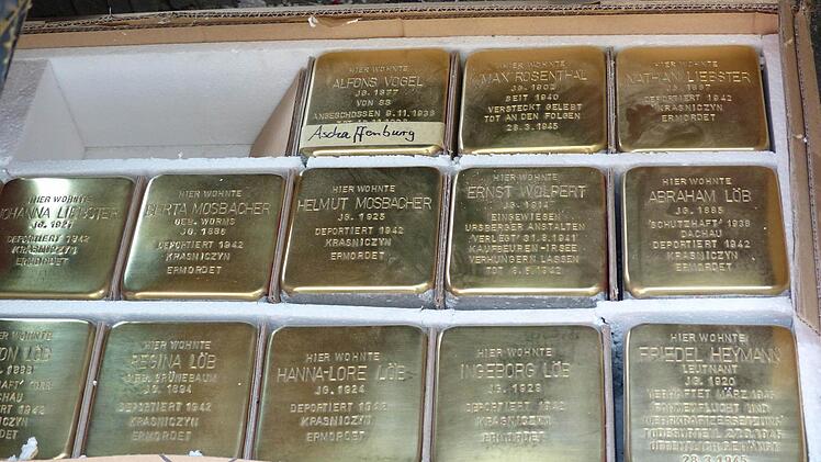 16 Stolpersteine für Aschaffenburg.