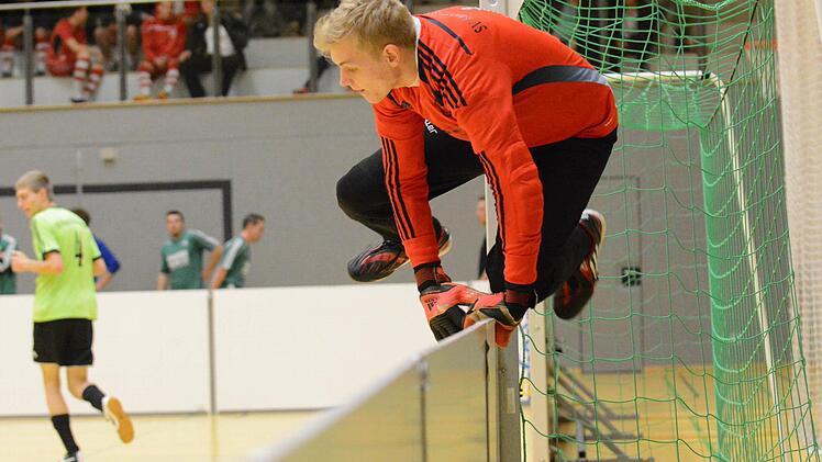 Szene aus dem Spiel des FC Thulba (in gelb) gegen den SV Machtilshausen. Foto: ssp