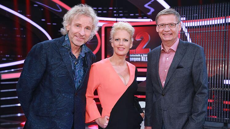 Für ihre Moderation von "Die 2 - Gottschalk & Jauch gegen alle" erhielt Schöneberger 2016 selbst den Deutschen Fernsehpreis.