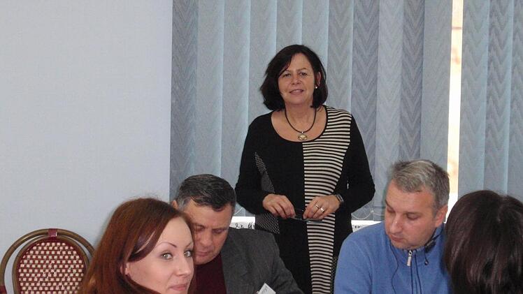 Gruppenarbeit während eines Seminars" Erwartungen europäischer Gäste in Lviv (Lemberg), Ukraine