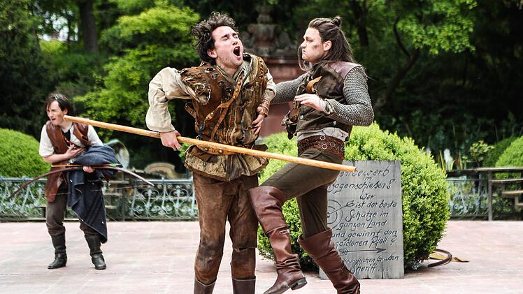 "Robin Hood" feierte Premiere als Familienstück auf der Coburger Freilicht-Bühne am Herzog-Alfred-Brunnen im Hofgarten.Foto: Henning Rosenbusch