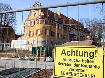 Rund hundert Infektionen im Landkreis haben mit dem Coronoa-Ausbruch auf dieser Baustelle in Mainleus zu tun.