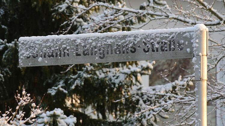 Äh, wo wohnst du gleich nochmal? Gut, wenn man einen Navi hat, der zeigt den Weg (wenn er Satellitenempfang hat).