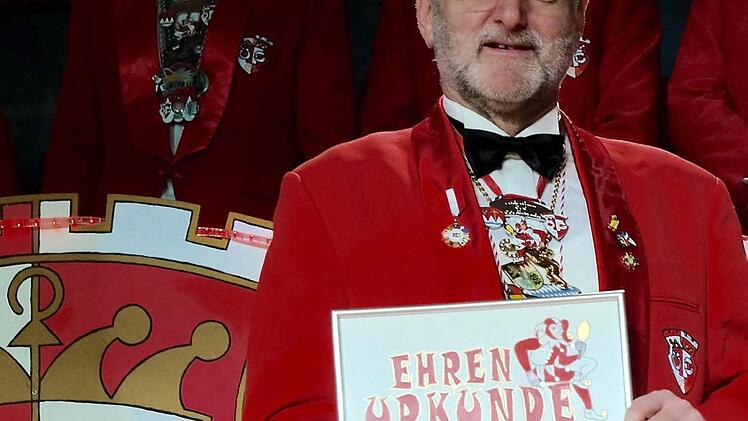 Bernd Keller kann sich jetzt Ehrengesellschaftspräsident nennen. Foto: Gerd Schaar