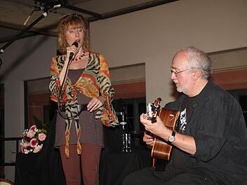 Die Sängerin Kerstin Blodig und der Musiker Ian Melrose begeisterten einmal mehr das Lichtenfelser Publikum.