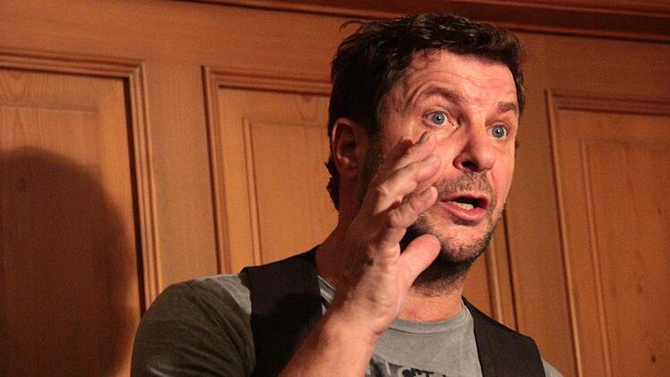 "Ich spür' keinen Ruck, ich fühl' mich an der Kellertreppe  geschubst."