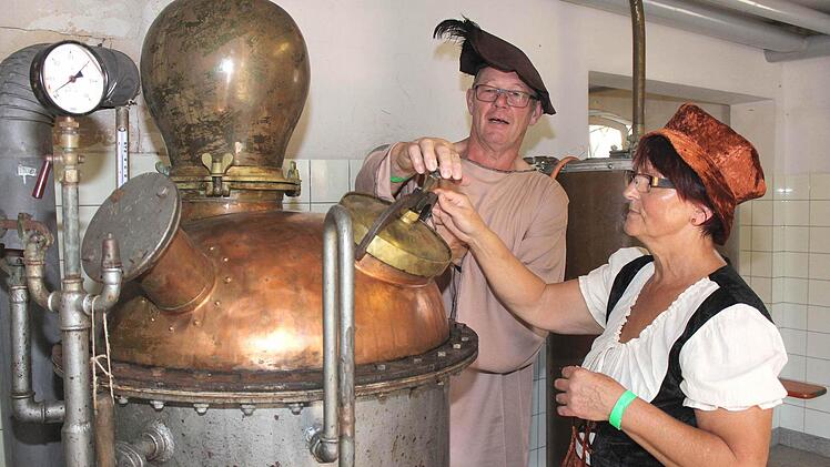 Für guten Schnaps waren Heidi und Raimund Schäfer verantwortlich. Sie arbeiteten immerhin in der "Brennerey Spylunke".