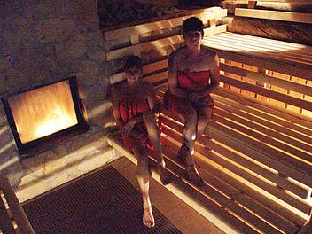 Die Sauna-Gäste kommen ganz gehörig ins Schwitzen, besonders wenn sie an die Erhöhung der Mehrwertsteuer denken.  Foto: Josef Hofbauer
