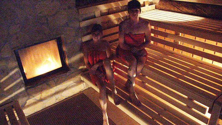 Die Sauna-Gäste kommen ganz gehörig ins Schwitzen, besonders wenn sie an die Erhöhung der Mehrwertsteuer denken.  Foto: Josef Hofbauer