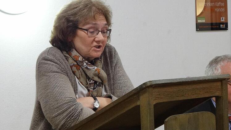Doris Sedlmeier-Saffouri engagiert sich in der Flüchtlingsarbeit. Das Tragen eines Kopftuches erschwert die Integration, ist sie überzeugt. "Das Kopftuch ist für mich ein rotes Tuch." Foto: Johanna Eckert