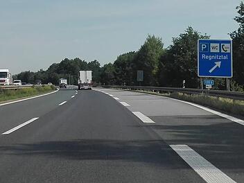 Anstelle des bestehenden Autobahnparkplatzes Regnitztal  an der A 73  will die Autobahndirektion eine Tank- und Rastanlage errichten. Foto:  infranken.de