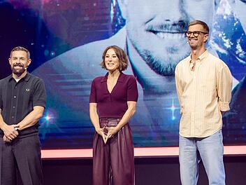 Das Duell um die Welt - Team Joko gegen Team Klaas Klaas Heufer-Umlauf (links) und Joko Winterscheidt machen Schluss mit "Das Duell um die Welt". Auch die achte und letzte Staffel modiert Jeannine Michaelsen.